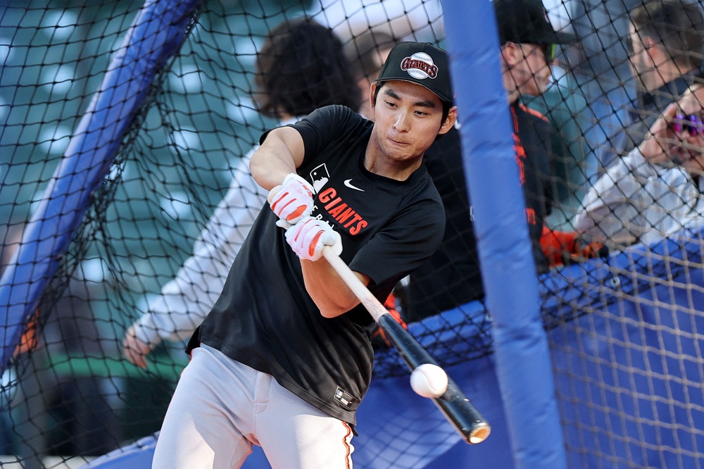 미국 메이저리그 샌프란시스코 자이언츠의 이정후가 7일(한국시간) 미국 일리노이주 시카고 리글리 필드에서 열린 2025 미국 메이저리그(MLB) 시카고 컵스와의 원정경기에 3번 타자 겸 중견수로 선발 출전, 시즌 4호 홈런 포함 3안타를 몰아치고 팀 승리를 이끌었다. 사진 연합뉴스