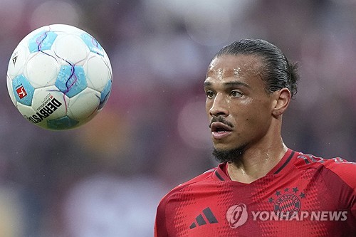 독일 매체 '빌트'가 지난 6일(한국시간) 자네의 아내가 자네의 영국 이적을 부추기고 있다고 보도했다. 최근 재계약 협상이 지지부진한 이유로 지목됐다. 연합뉴스