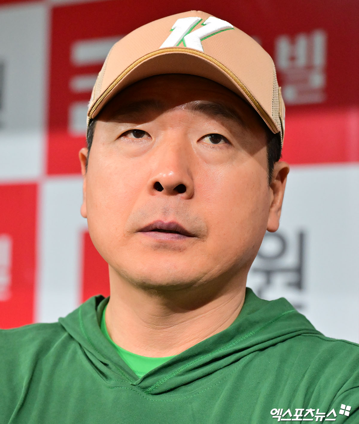 홍원기 감독이 이끄는 키움 히어로즈가 7일 서울 고척스카이돔에서 열리는 2025 신한 SOL Bank KBO리그 KIA 타이거즈와 팀 간 6차전에서 4연패 탈출에 도전한다. 사진 엑스포츠뉴스 DB