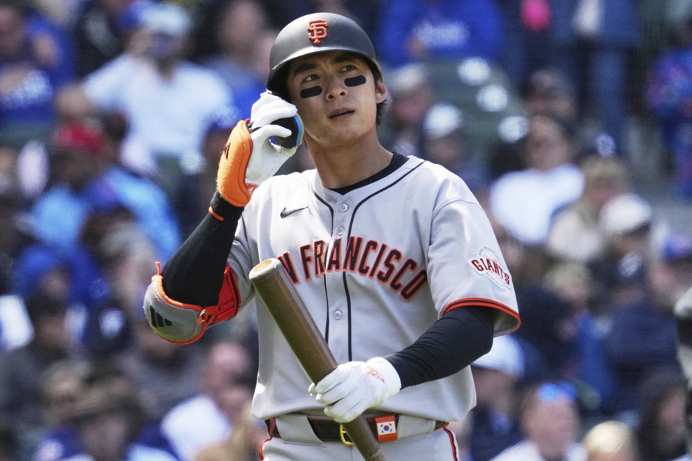 샌프란시스코 자이언츠 이정후가 8일 시카고 컵스전에서 타격 후 아쉬워하고 있다. AP 연합뉴스