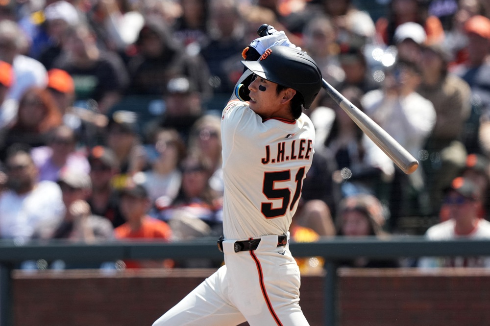 샌프란시스코 자이언츠 이정후가 메이저리그 경기에 출전해 타격하고 있다. REUTERS 연합뉴스