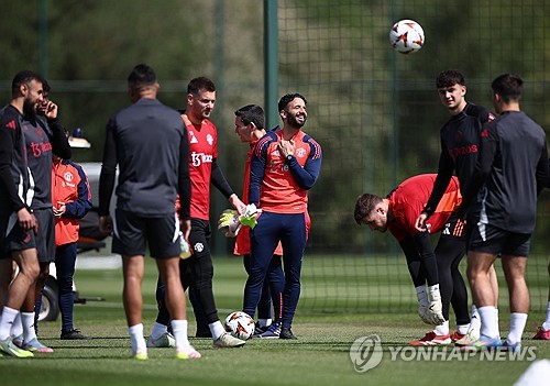 아모림 감독이 8일(한국시간) 영국 맨체스터에 있는 올드 트래포드에서 진행된 빌바오와의 2024-2025시즌 유럽축구연맹(UEFA) 유로파리그 4강 2차전을 앞둔 기자회견에서 대회 우승을 할 수 있다고 말했다. 연합뉴스