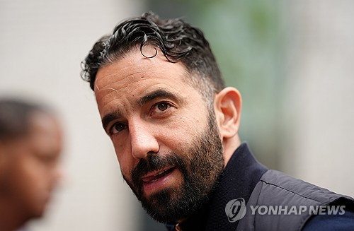 아모림 감독이 8일(한국시간) 영국 맨체스터에 있는 올드 트래포드에서 진행된 빌바오와의 2024-2025시즌 유럽축구연맹(UEFA) 유로파리그 4강 2차전을 앞둔 기자회견에서 대회 우승을 할 수 있다고 말했다. 연합뉴스