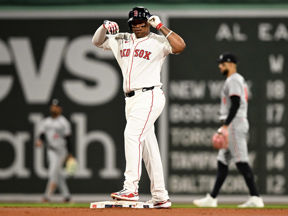 보스턴 내야수 데버스는 최근 팀이 자신에게 포지션 변경을 제안한 것에 분노했다. 비시즌부터 수비 포지션을 두고 데버스와 구단이 첨예해지고 있다. 연합뉴스 AFP
