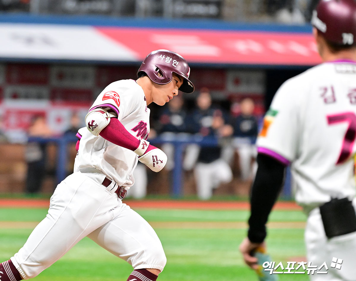 키움 외야수 이주형은 9일 고척스카이돔에서 '2025 신한 SOL Bank KBO 리그' 한화와 주말 3연전 첫 번째 경기에서 3번타자 중견수로 선발 출전했다. 상대 선발 엄상백의 체인지업을 공략해 솔로 홈런을 기록. 팀에 달아나는 점수를 안겨줬다. 엑스포츠뉴스 고척, 김한준 기자