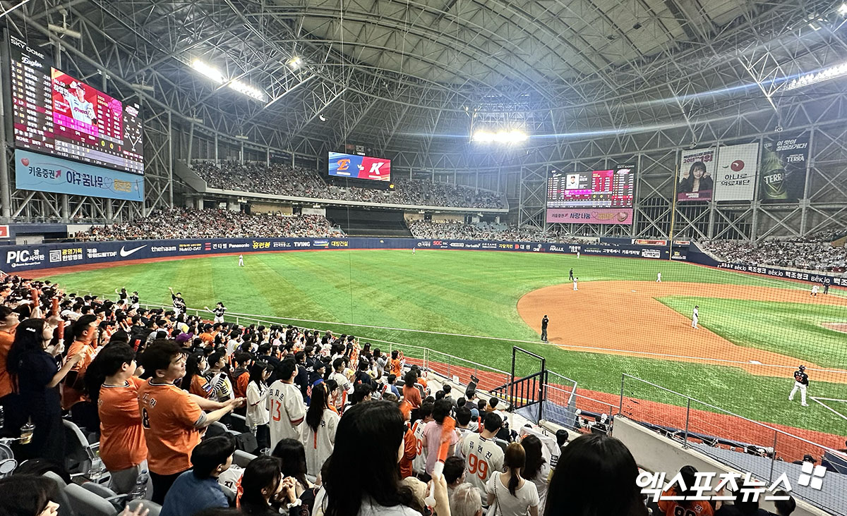 키움은 9일 고척스카이돔에서 열린 '2025 신한 SOL Bank KBO 리그' 한화와 주말 3연전 첫 번째 경기에서 만원 관중을 기록했다. 구단 창단 최초로 5경기 연속 좌석을 가득 채웠다. 엑스포츠뉴스 고척, 김한준 기자