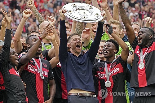 레버쿠젠이 지난 9일(한국시간) 공식 홈페이지를 통해 사비 알론소 감독이 올 시즌을 끝으로 구단을 떠난다고 발표했다. 연합뉴스