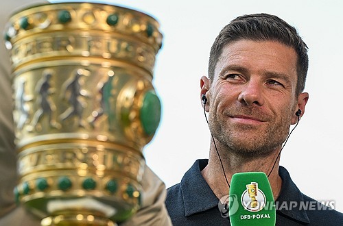 레버쿠젠이 지난 9일(한국시간) 공식 홈페이지를 통해 사비 알론소 감독이 올 시즌을 끝으로 구단을 떠난다고 발표했다. 연합뉴스