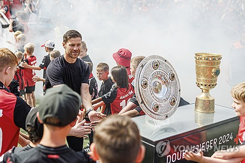 레버쿠젠이 지난 9일(한국시간) 공식 홈페이지를 통해 사비 알론소 감독이 올 시즌을 끝으로 구단을 떠난다고 발표했다. 연합뉴스