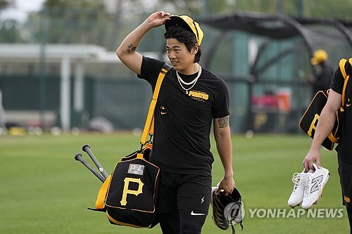 피츠버그 외야수 배지환(사진)은 10일(한국시간) PNC파크에서 열린 '2025 메이저리그' 애틀랜타전을 앞두고 부상으로 이탈한 발데스의 빈자리를 채우기 위해 메이저리그 로스터에 합류했다. 연합뉴스 AP