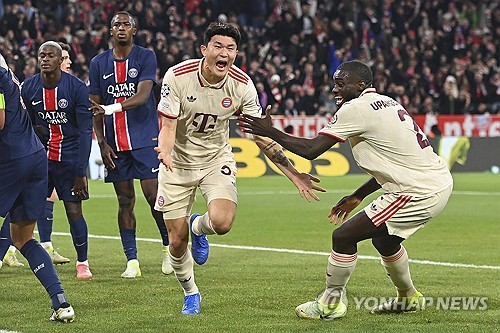 분데스리가 사무국이 10일(한국시간) 공식 홈페이지를 통해 팬들이 선정한 2024-2025시즌 분데스리가 올해의 팀을 발표했다. 수비진에 김민재의 이름은 없었다. 연합뉴스