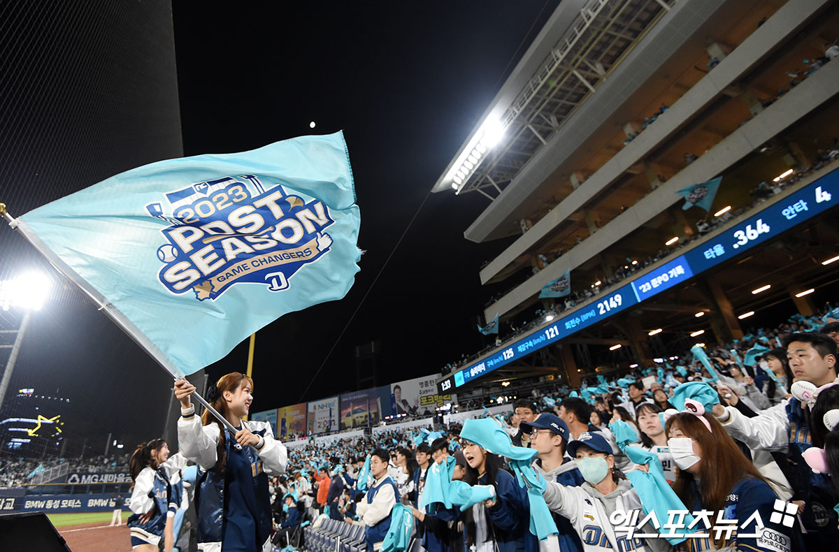 NC는 10일 창원NC파크 재개장 일정에 관해 구단 입장을 밝혔다. 구단은 지난 9일 발표된 창원시와 창원시설공단의 브리핑에서 나온 5월 18일 재개장 일정이 확정이 아닌, 정비 완료 목표 시점으로 보고 있다. 팀은 정상적으로 울산문수야구장에 임시 거처를 마련할 계획이다. 엑스포츠뉴스 DB