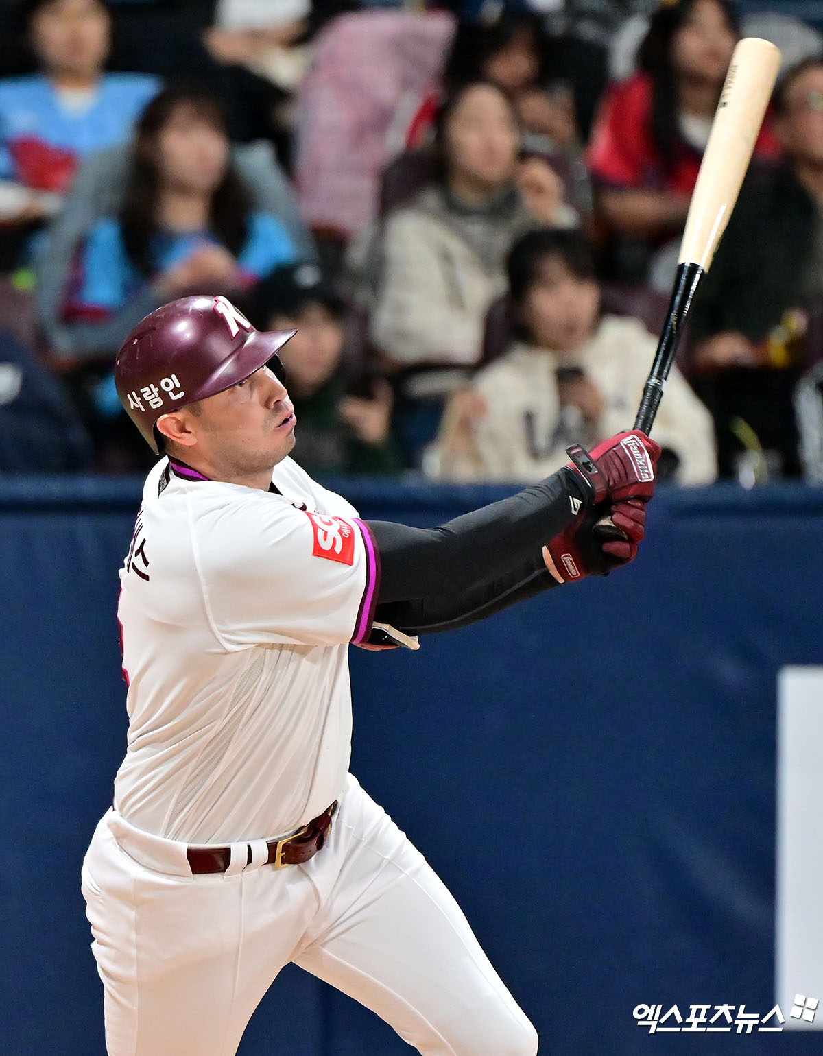 1일 오후 서울 구로구 고척스카이돔에서 열린 '2025 신한 SOL Bank KBO리그' 롯데 자이언츠와 키움 히어로즈의 경기, 1회말 2사 키움 카디네스가 중전안타를 날리고 있다. 엑스포츠뉴스 DB
