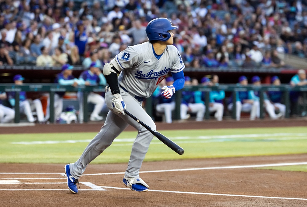 다저스 투타 겸업 스타 오타니는 10일(한국시간) 체이스필드에서 열린 '2025 메이저리그' 애리조나전에서 1번 지명타자로 선발 출전했다. 9회초 결승 홈런포에 이어 4타점을 기록해 팀 승리에 혁혁한 공을 세웠다. 연합뉴스 REUTERS