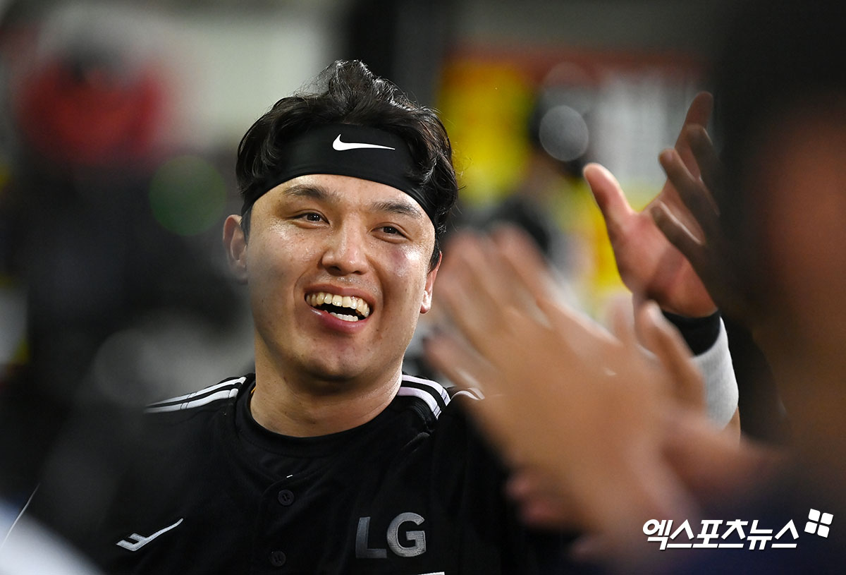 LG 트윈스 박동원이 경기에서 득점 후 미소 짓고 있다. 엑스포츠뉴스 DB