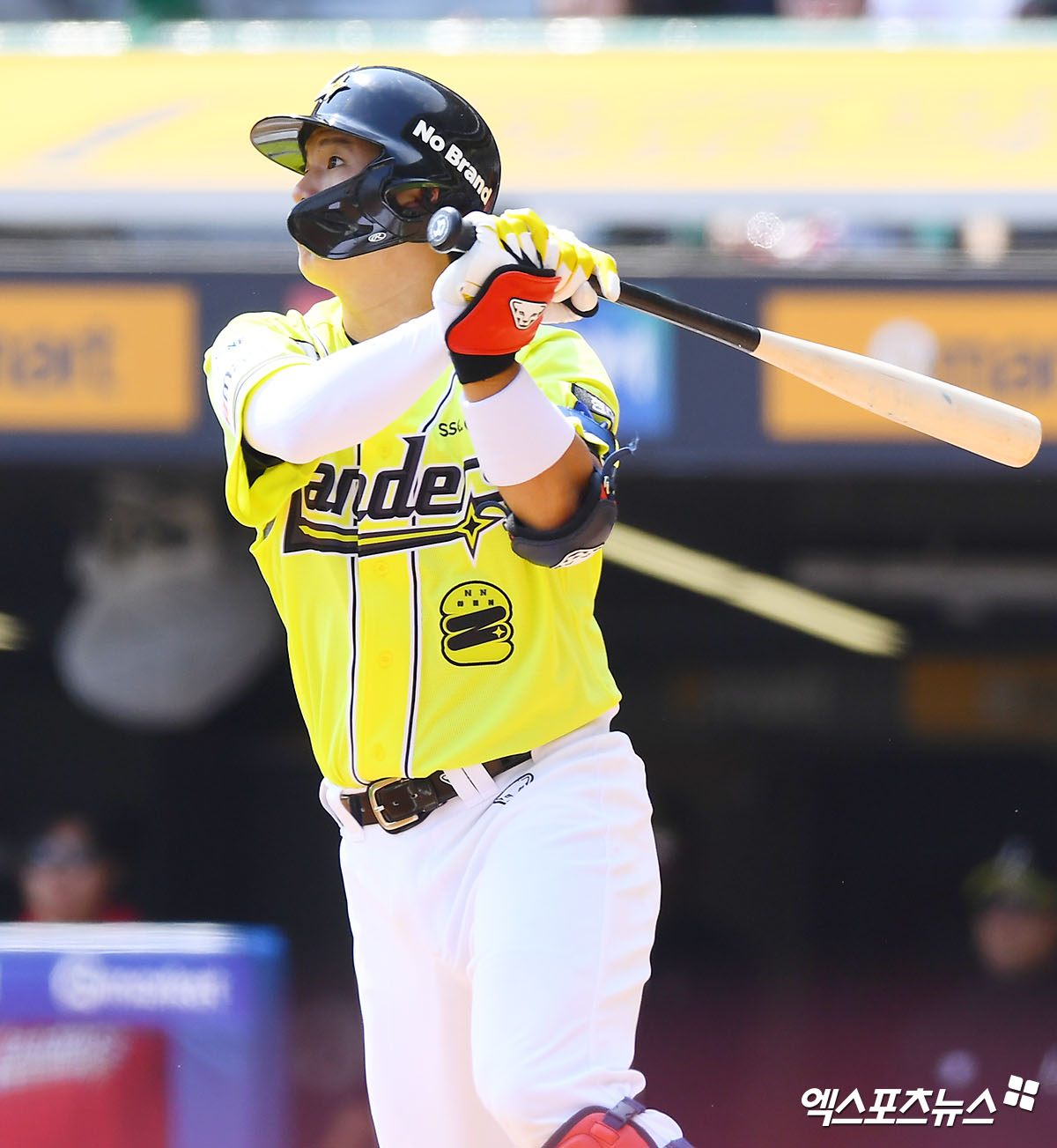 11일 오후 인천SSG랜더스필드에서 열린 '2025 신한 SOL Bank KBO리그' KIA 타이거즈와 SSG 랜더스의 경기, 2회말 2사 2,3루 SSG 조형우가 2타점 적시타를 날리고 있다. 문학, 김한준 기자