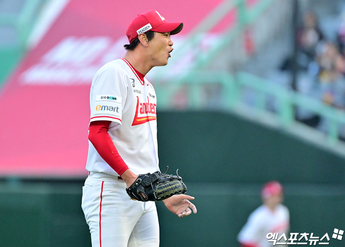 11일 오후 인천SSG랜더스필드에서 열린 '2025 신한 SOL Bank KBO리그' KIA 타이거즈와 SSG 랜더스의 더블헤더 2차전 경기, 3회초 SSG 김광현이 김수윤의 러닝스로우에 놀라고 있다. 문학, 김한준 기자