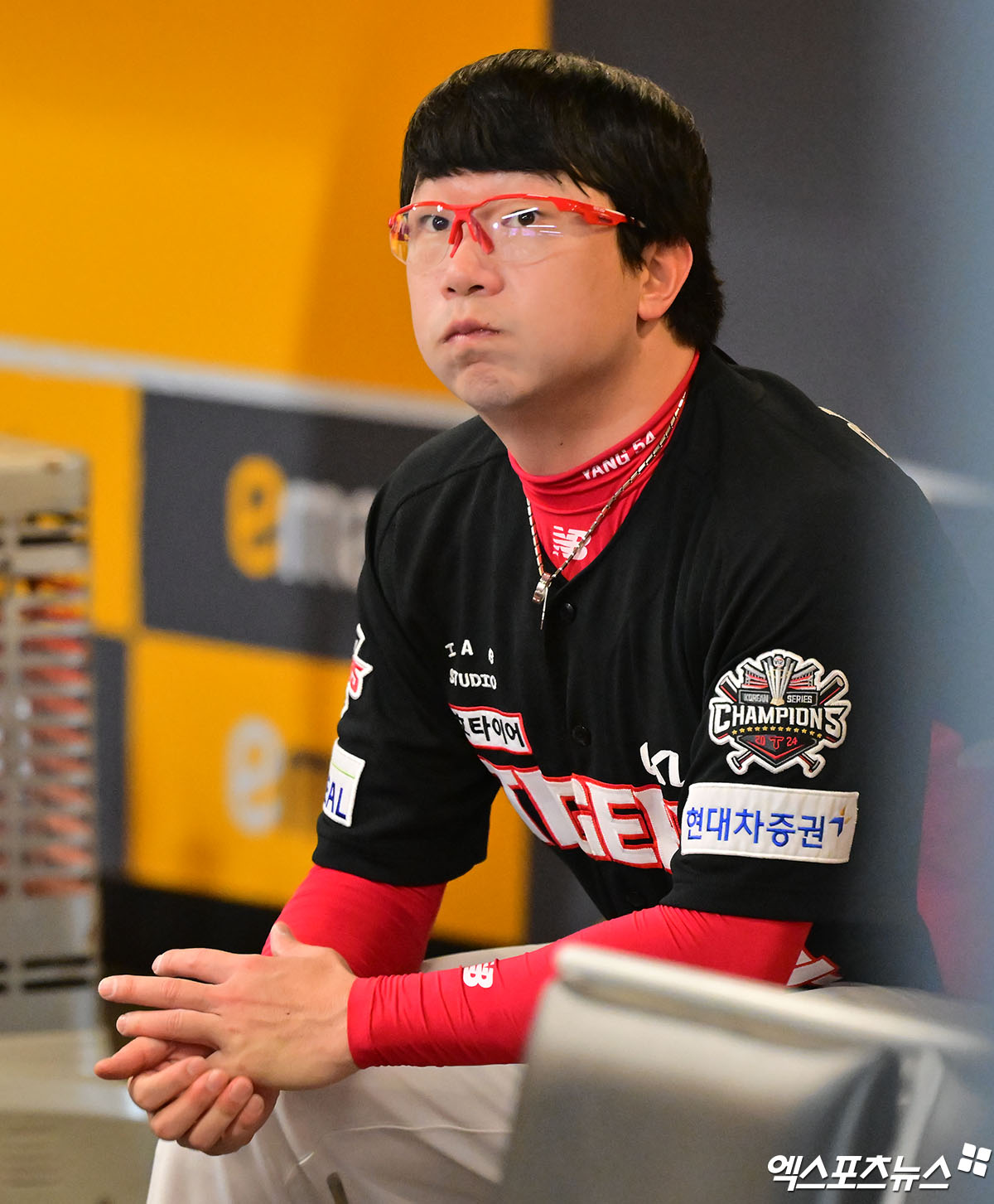 11일 오후 인천SSG랜더스필드에서 열린 '2025 신한 SOL Bank KBO리그' KIA 타이거즈와 SSG 랜더스의 더블헤더 2차전 경기, 6회말 1사 1,2루 KIA 양현종이 마운드를 내려간 후 아쉬워하고 있다. 문학, 김한준 기자