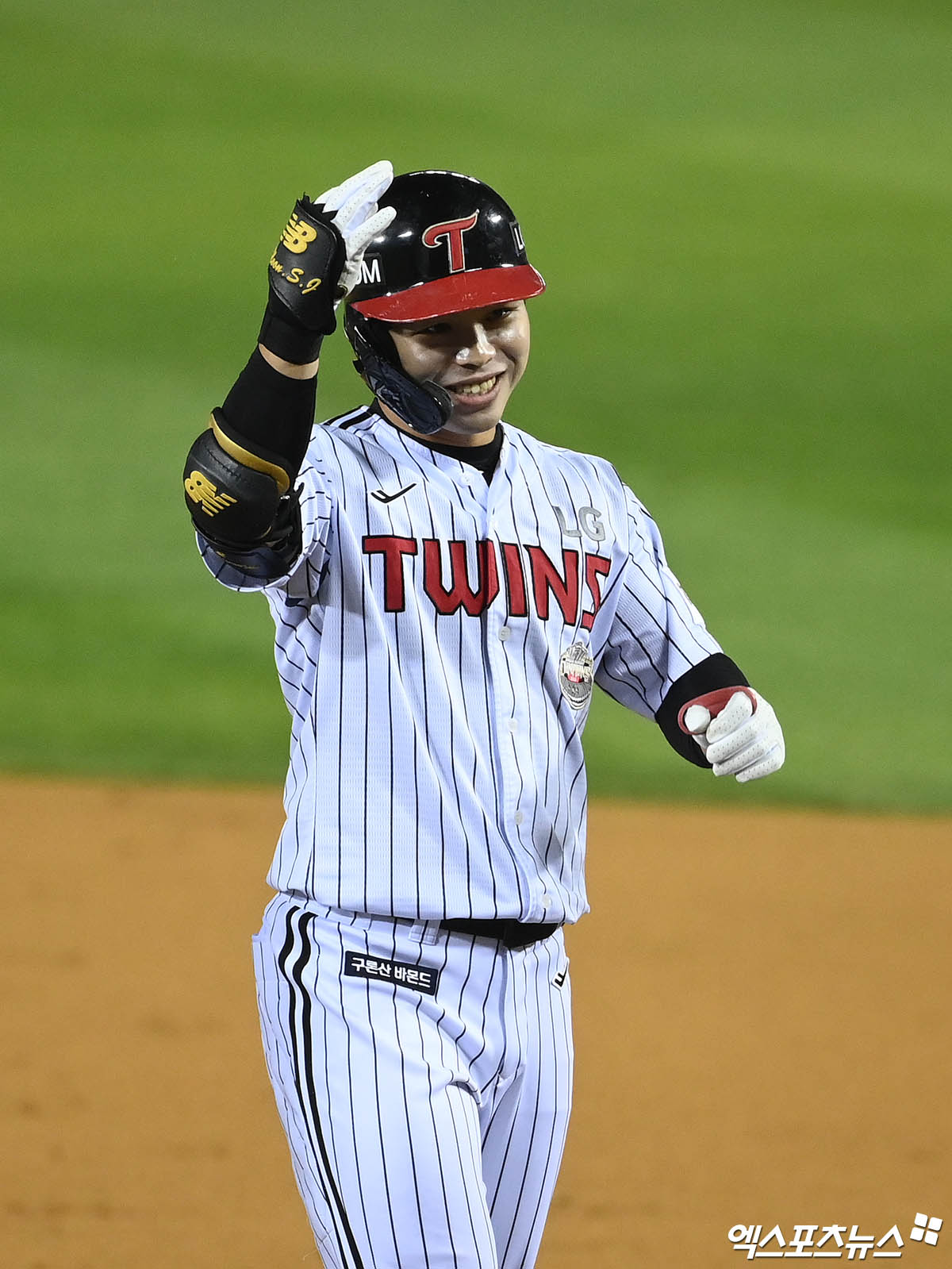 LG 트윈스 문성주가 경기에 출전해 세리머니하고 있다. 엑스포츠뉴스 DB