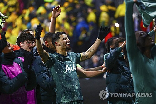 손흥민이 11일(한국시간) 영국 런던에 있는 토트넘 홋스퍼 스타디움에서 열린 토트넘과 크리스탈 팰리스의 2024-2025시즌 프리미어리그 36라운드 홈 경기에 교체로 출전해 그라운드를 밟았다. 연합뉴스
