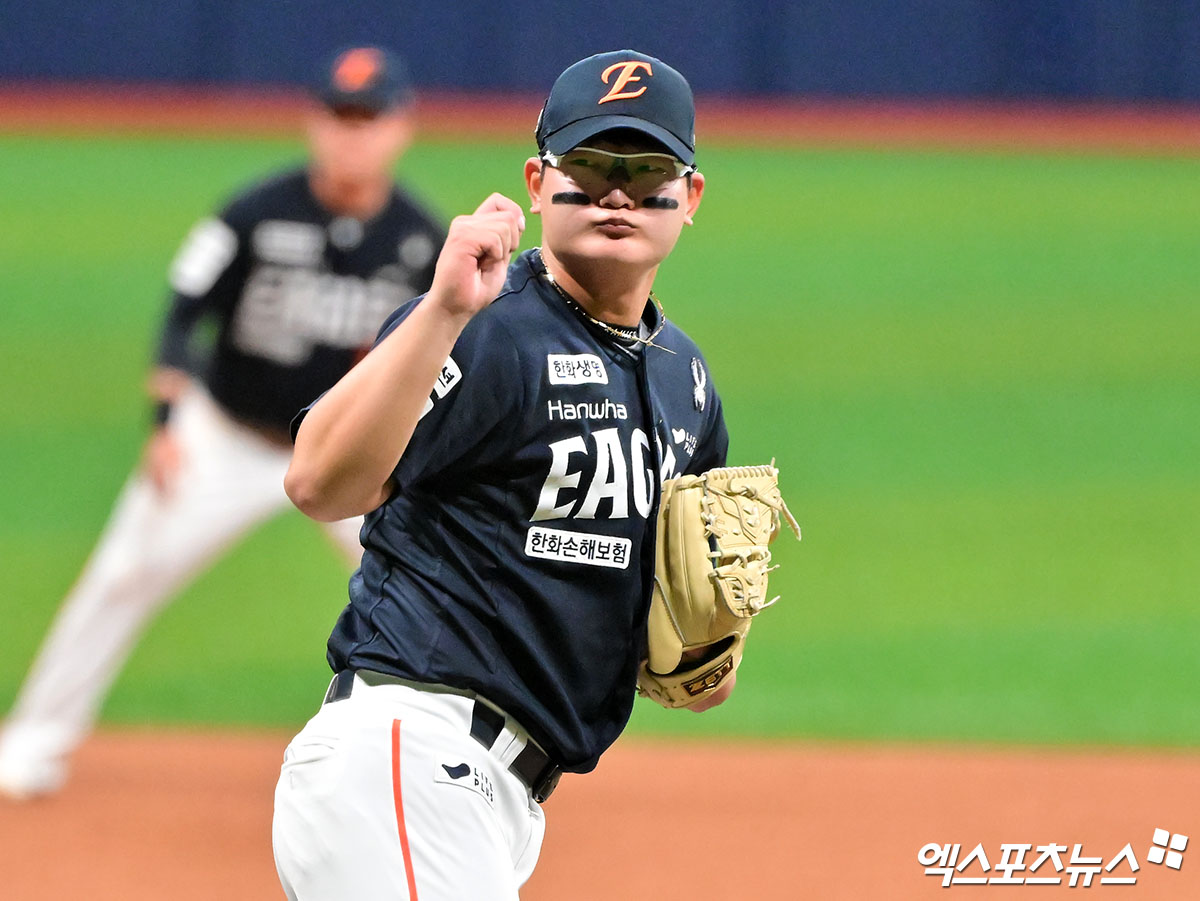 9일 오후 서울 구로구 고척스카이돔에서 열린 '2025 신한 SOL Bank KBO리그' 한화 이글스와 키움 히어로즈의 경기, 한화가 문현빈의 결승 솔로포에 힘입어 키움에 7:5로 승리하며 26년 만에 10연승을 기록했다. 9회말 한화 김서현이 공을 힘차게 던지고 있다. 엑스포츠뉴스 DB