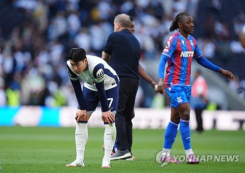 손흥민이 지난 11일(한국시간) 영국 런던에 있는 토트넘 홋스퍼 스타디움에서 열린 토트넘과 크리스탈 팰리스의 2024-2025시즌 프리미어리그 36라운드 홈 경기에 교체 출전했다. 연합뉴스