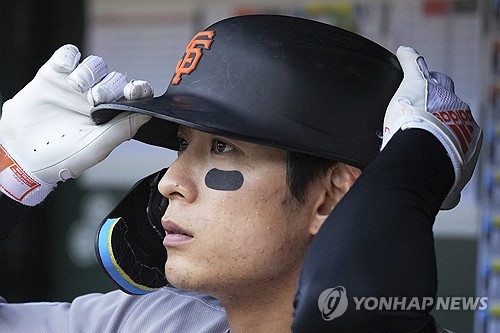 미국 메이저리그 샌프란시스코 자이언츠의 이정후가 13일(한국시간) 미국 캘리포니아주 샌프란시스코의 오라클 파크에서 열리는 2025 메이저리그 애리조나 다이아몬드백스와 홈 경기에서 빅리그 데뷔 첫 선발 4번타자로 출전한다. 사진 연합뉴스