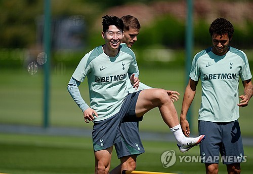 안지 포스테코글루 감독이 12일(한국시간) 영국 런던에 있는 토트넘 훈련장 토트넘 홋스퍼 웨이에서 진행된 유럽축구연맹(UEFA) 유로파리그 결승전 미디어 데이 기자회견에서 손흥민이 결승전에 출전하는 것이 목표라고 말했다. 손흥민은 지난 주말 크리스탈 팰리스와의 2024-2025시즌 프리미어리그 36라운드 홈 경기에 교체 출전하며 부상에서 돌아왔다. 연합뉴스