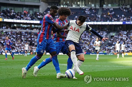 안지 포스테코글루 감독이 12일(한국시간) 영국 런던에 있는 토트넘 훈련장 토트넘 홋스퍼 웨이에서 진행된 유럽축구연맹(UEFA) 유로파리그 결승전 미디어 데이 기자회견에서 손흥민이 결승전에 출전하는 것이 목표라고 말했다. 손흥민은 지난 주말 크리스탈 팰리스와의 2024-2025시즌 프리미어리그 36라운드 홈 경기에 교체 출전하며 부상에서 돌아왔다. 연합뉴스