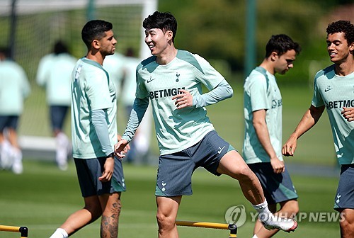 안지 포스테코글루 감독이 12일(한국시간) 영국 런던에 있는 토트넘 훈련장 토트넘 홋스퍼 웨이에서 진행된 유럽축구연맹(UEFA) 유로파리그 결승전 미디어 데이 기자회견에서 손흥민이 결승전에 출전하는 것이 목표라고 말했다. 손흥민은 지난 주말 크리스탈 팰리스와의 2024-2025시즌 프리미어리그 36라운드 홈 경기에 교체 출전하며 부상에서 돌아왔다. 연합뉴스