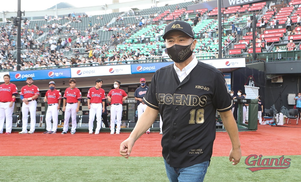 지난 1월 음주운전 이력이 논란이 돼 SSG 랜더스 2군 감독에서 사퇴했던 박정태 전 감독이 최근 SSG 구단 고문에 선임된 게 확인됐다. 사진 롯데 자이언츠