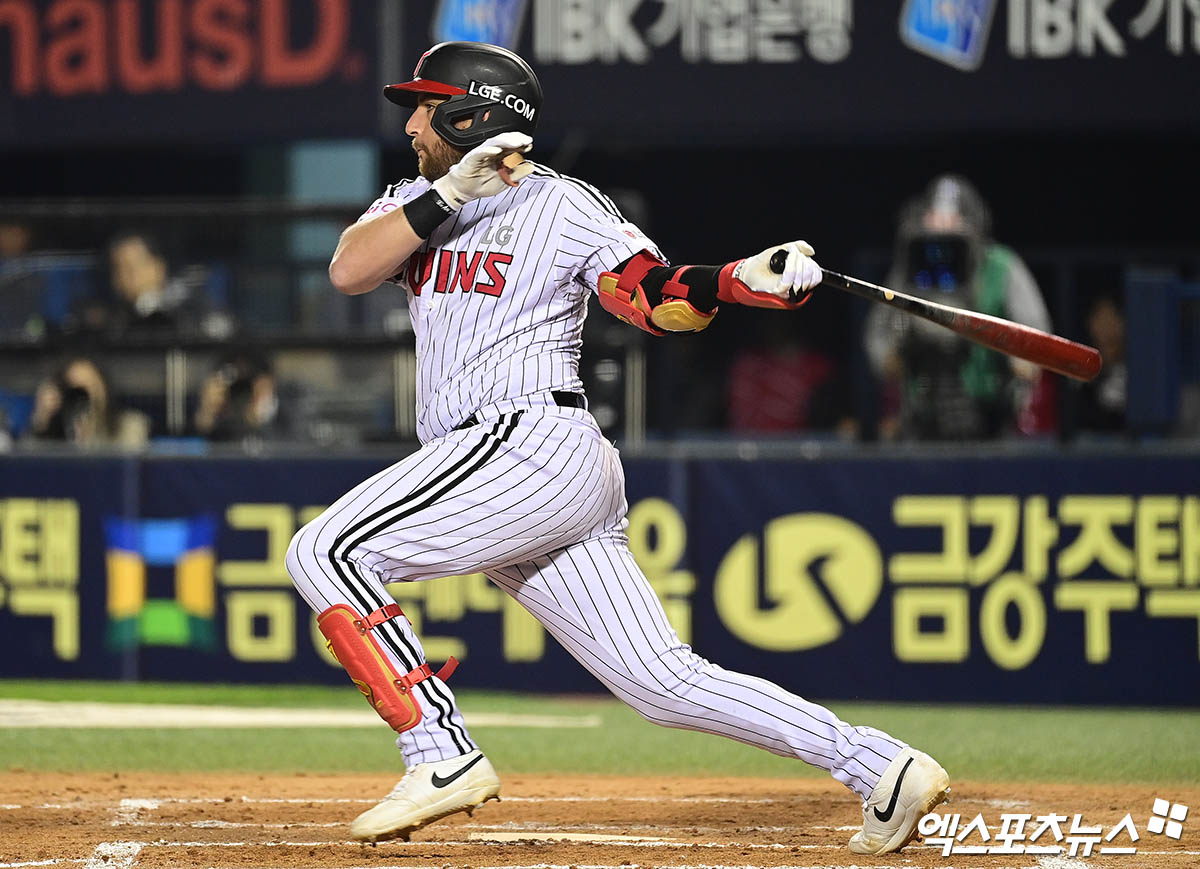 LG 내야수 오스틴은 13일 잠실구장에서 열릴 '2025 신한 SOL Bank KBO 리그' 키움과 주중 3연전 첫 경기에서 3번 지명타자로 선발 출전할 예정이다. 그는 지난 6일 잠실 두산전 주루 도중 2루수 강승호와 충돌해 어지럼증을 호소하며 휴식에 돌입했다. 엑스포츠뉴스 DB