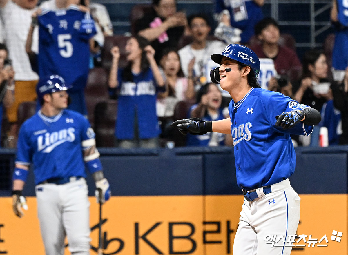 삼성 라이온즈 구자욱이 경기에서 득점하며 기뻐하고 있다. 엑스포츠뉴스 DB