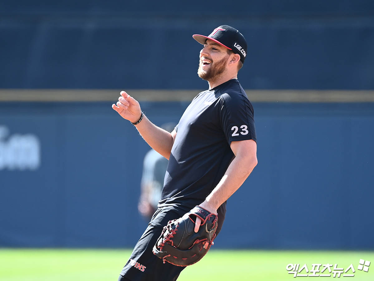 LG 내야수 오스틴은 13일 잠실구장에서 열린 '2025 신한 SOL Bank KBO 리그' 키움과 주중 3연전 첫 경기에서 3번 지명타자로 선발 출전할 예정이다. 그는 지난 6일 잠실 두산전 주루 도중 2루수 강승호와 충돌해 어지럼증을 호소하며 휴식에 돌입했다. 엑스포츠뉴스 DB