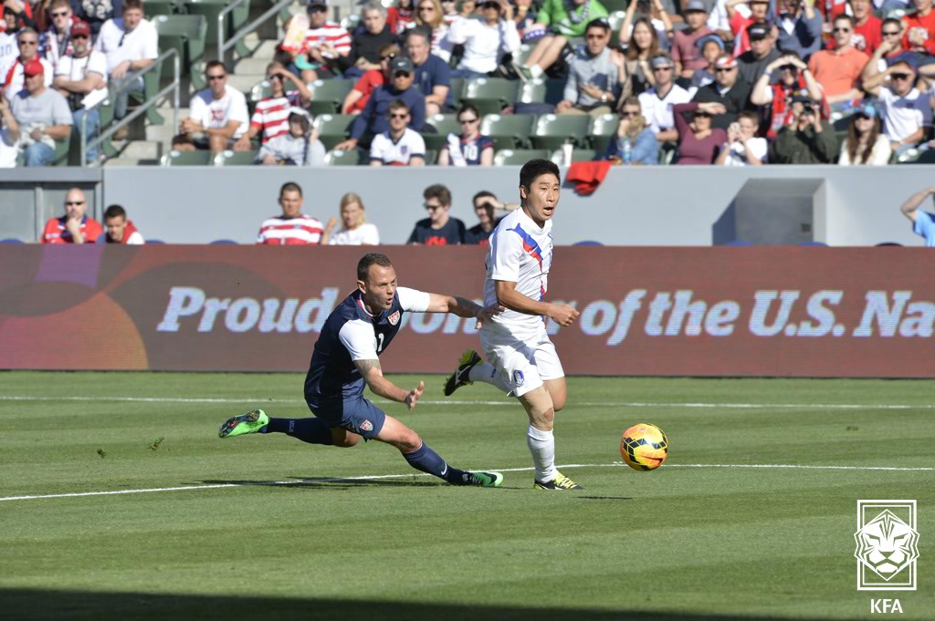 대한축구협회가 14일 보도자료를 통해 홍명보 감독이 이끄는 대한민국 축구 국가대표팀의 9월 A매치 일정에 미국, 멕시코와 평가전을 갖는다고 발표했다. 축구 대표팀은 오는 현지 시각 9월 6일 17시(한국시간 7일 오전 6시) 뉴저지에 있는 레드불 아레나에서 미국과 평가전을 갖는다. 이어 9일에는 멕시코와 두 번째 경기를 치를 예정이다. 멕시코전 장소와 일정은 추후 확정된다. 대한축구협회