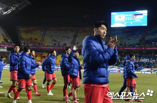 대한축구협회가 14일 보도자료를 통해 홍명보 감독이 이끄는 대한민국 축구 국가대표팀의 9월 A매치 일정에 미국, 멕시코와 평가전을 갖는다고 발표했다. 축구 대표팀은 오는 현지 시각 9월 6일 17시(한국시간 7일 오전 6시) 뉴저지에 있는 레드불 아레나에서 미국과 평가전을 갖는다. 이어 9일에는 멕시코와 두 번째 경기를 치를 예정이다. 멕시코전 장소와 일정은 추후 확정된다. 엑스포츠뉴스DB