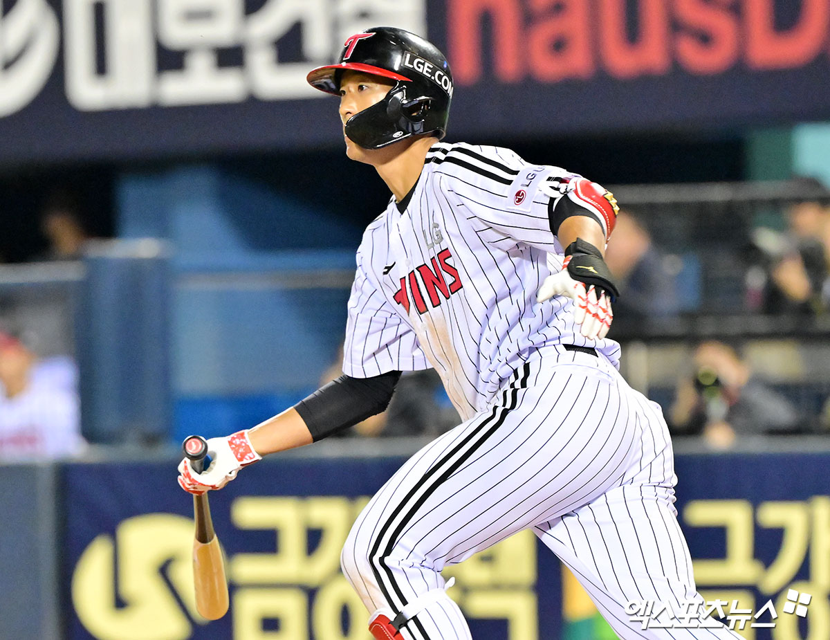 LG 외야수 송찬의(사진)는 14일 잠실구장에서 열린 '2025 신한 SOL Bank KBO 리그' 키움와 주중 3연전 두 번째 경기를 앞두고 7번타자 우익수로 선발 출전한다. 홍창기가 빠진 외야 한 자리를 채울 예정이다. 엑스포츠뉴스 DB