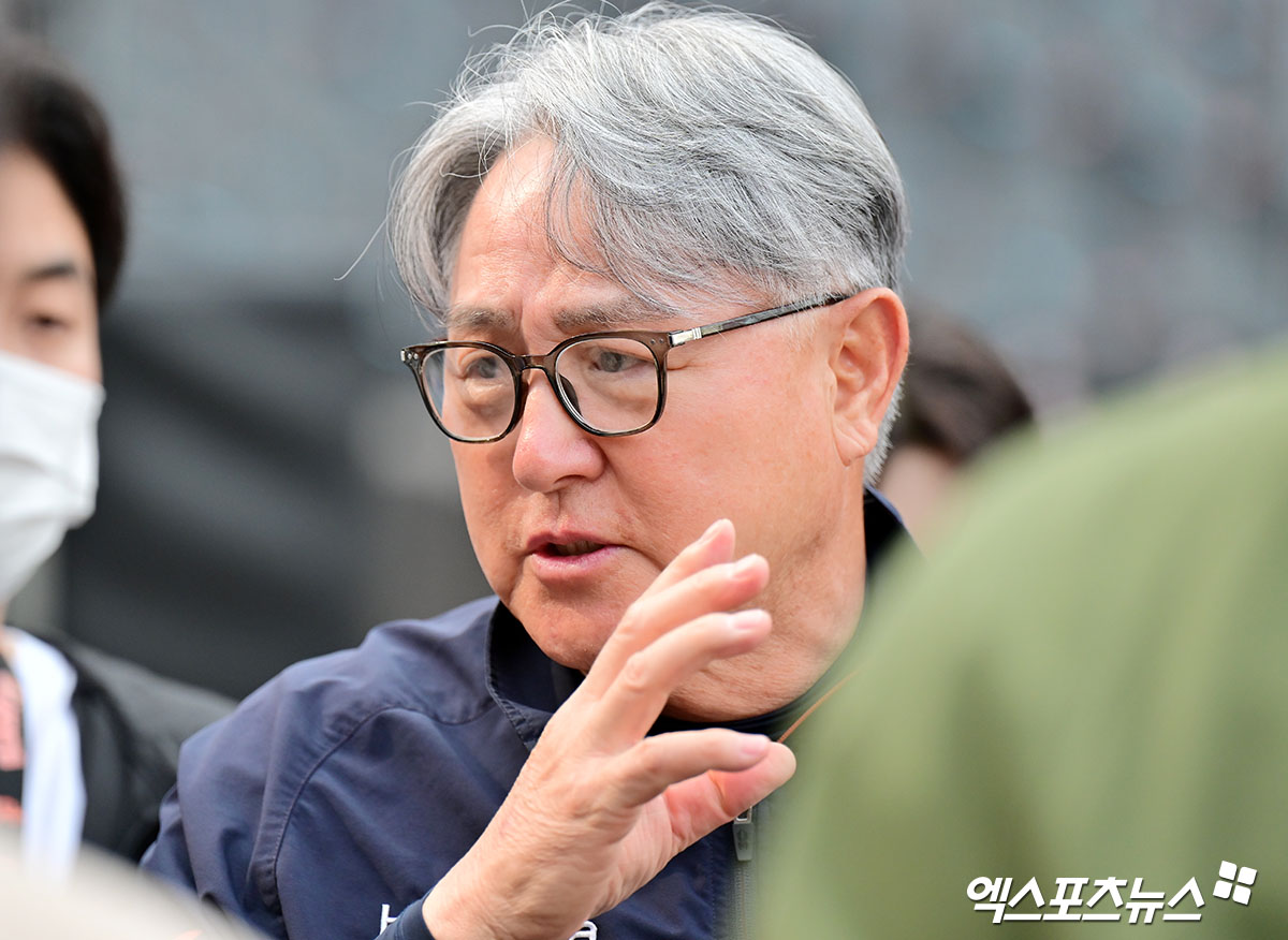 김경문 감독이 이끄는 한화는 15일 대전 한화생명 볼파크에서 2025 신한 SOL Bank KBO리그 두산 베어스와의 홈경기를 치른다. 2연패를 당한 한화는 홈에서 싹쓸이패 당할 위기에 놓였다. 이날 경기 앞두고 한화는 투수 이상규의 1군 엔트리를 하루 만에 말소하고 주현상을 등록했다. 주현상은 정규시즌 초반인 3월 27일 말소된 후 49일 만에 1군에 복귀했다. 지난해 23세이브 8승(4패) 2홀드를 기록했던 마무리 주현상은 개막 초반 2경기에서 불안한 모습을 보였다. 이후 2군에 내려갔고 한화는 그가 맡던 마무리는 3년 차 김서현이 담당하고 있다. 엑스포츠뉴스DB