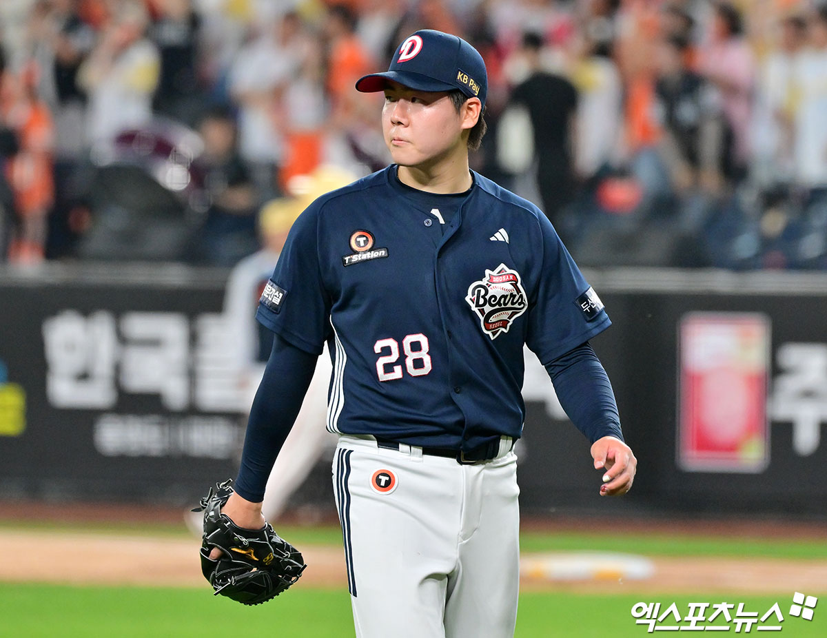 15일 오후 대전 한화생명 볼파크에서 열린 '2025 신한 SOL Bank KBO리그' 두산 베어스와 한화 이글스의 경기, 2회말 수비를 마친 두산 최승용이 더그아웃으로 향하고 있다. 대전, 김한준 기자