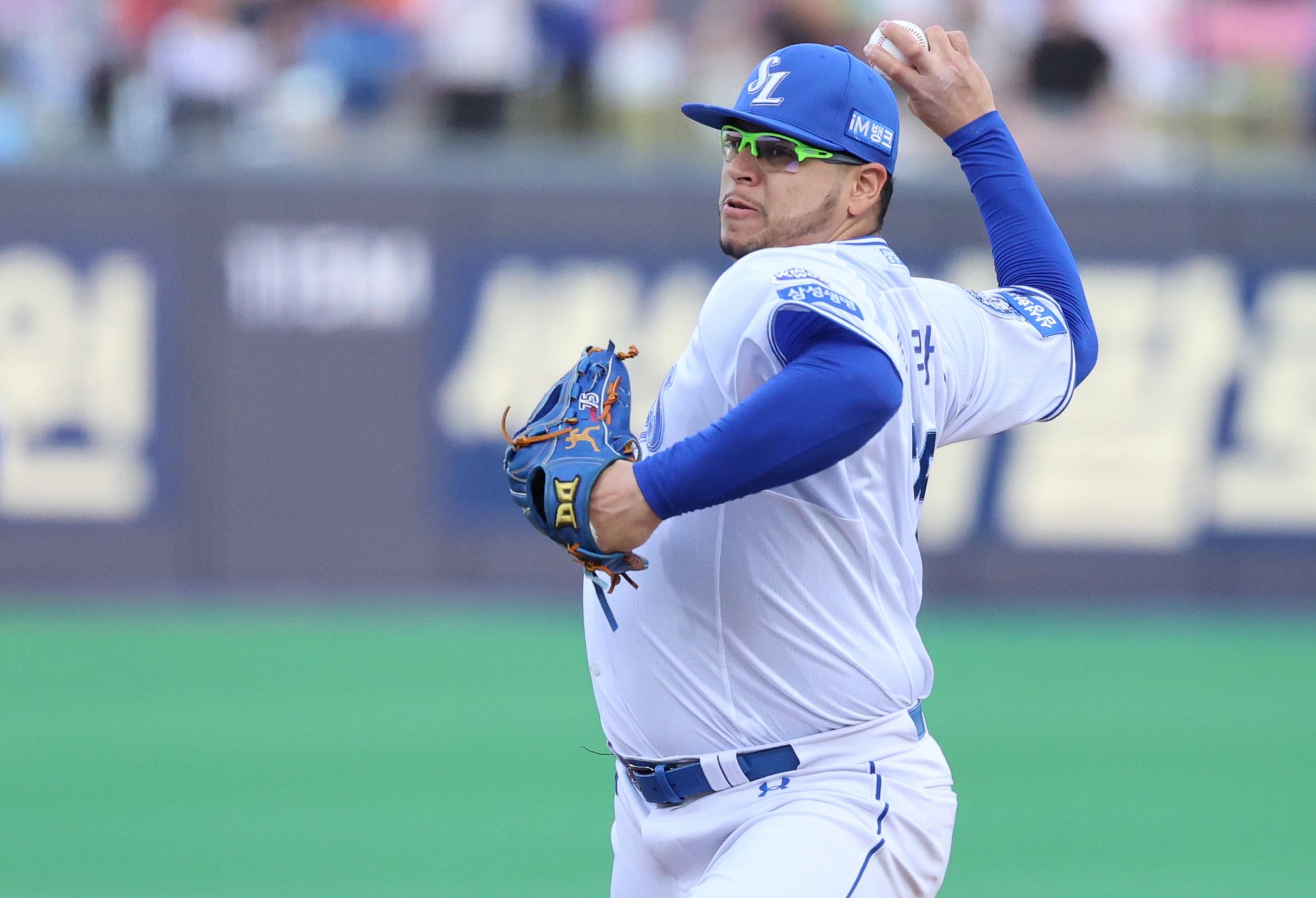 삼성 라이온즈 아리엘 후라도가 15일 포항 KT 위즈전에 선발 등판해 투구하고 있다. 삼성 라이온즈