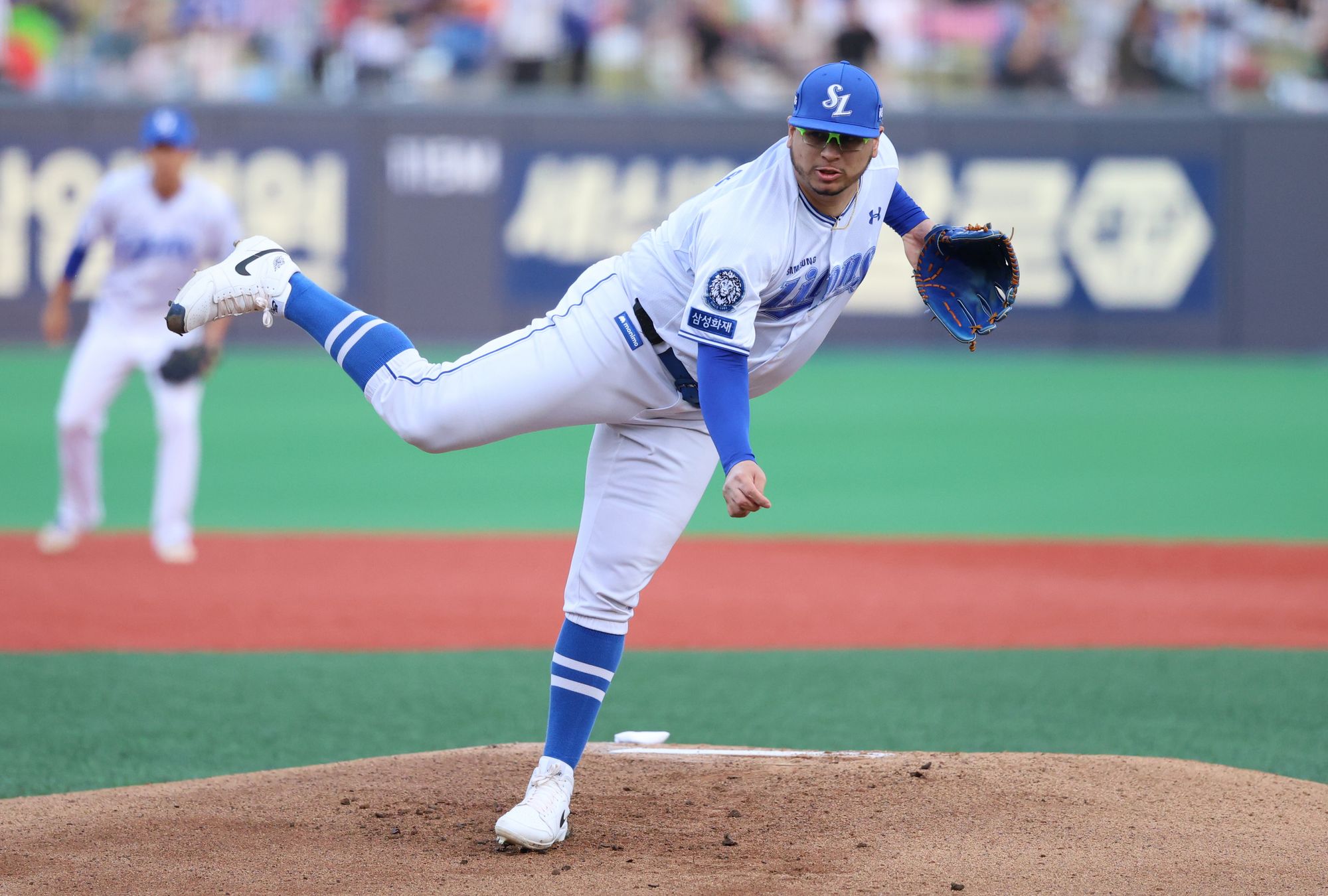 삼성 라이온즈 아리엘 후라도가 15일 포항 KT 위즈전에 선발 등판해 투구하고 있다. 삼성 라이온즈