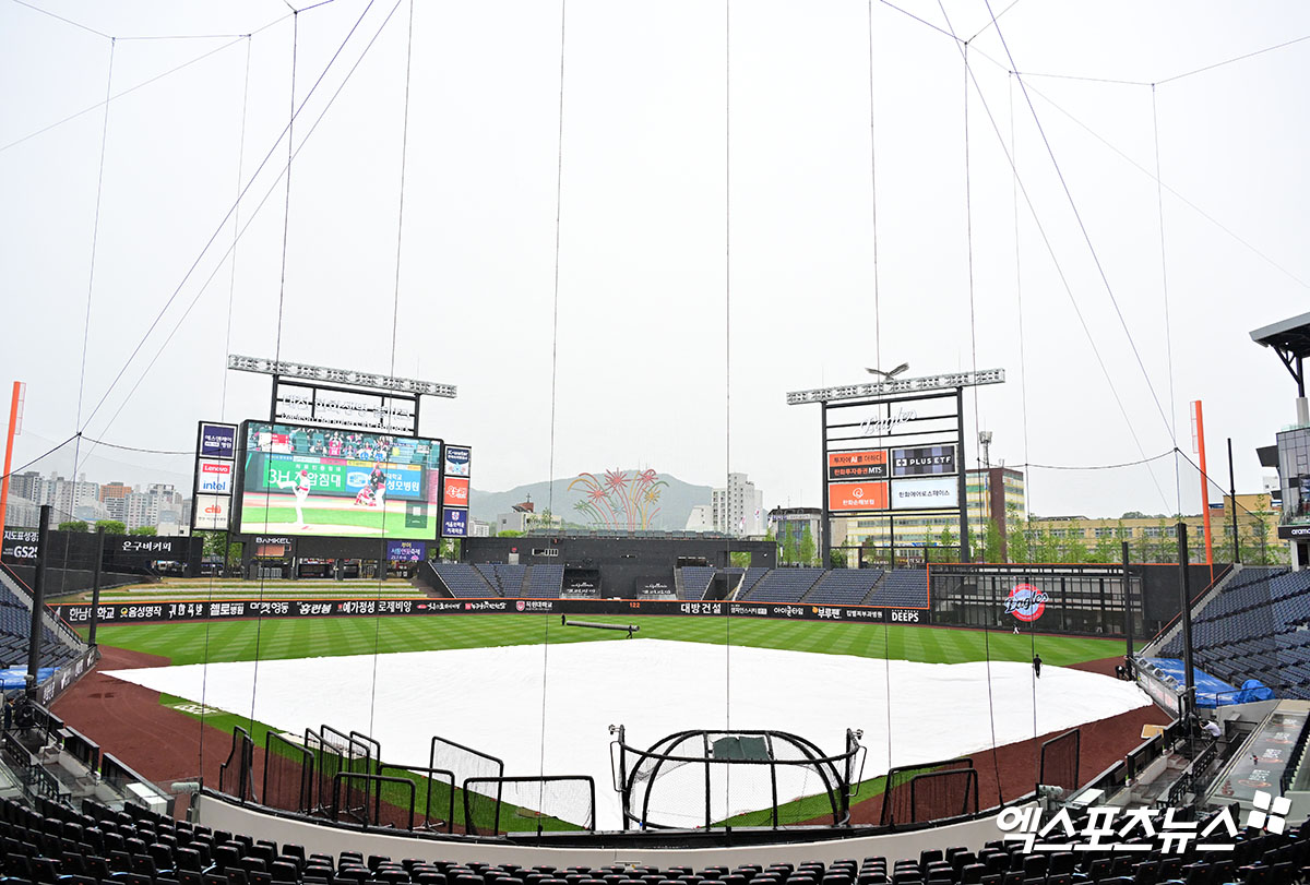 16일 오후 대전 한화생명 볼파크에서 열리는 '2025 신한 SOL Bank KBO리그' SSG 랜더스와 한화 이글스의 경기, 우천 취소가 되어 17일 더블헤더로 진행된다. 사진 김한준 기자