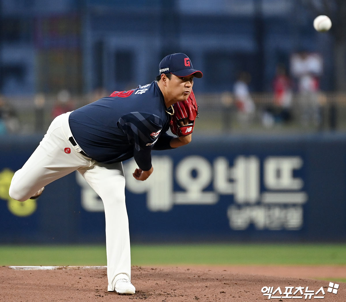 롯데 자이언츠 우완 나균안, 2025 시즌 개막 후 9경기에 선발등판, 44⅔이닝 승리 없이 2패 평균자책점 4.63의 성적을 기록 중이다. 사진 엑스포츠뉴스 DB