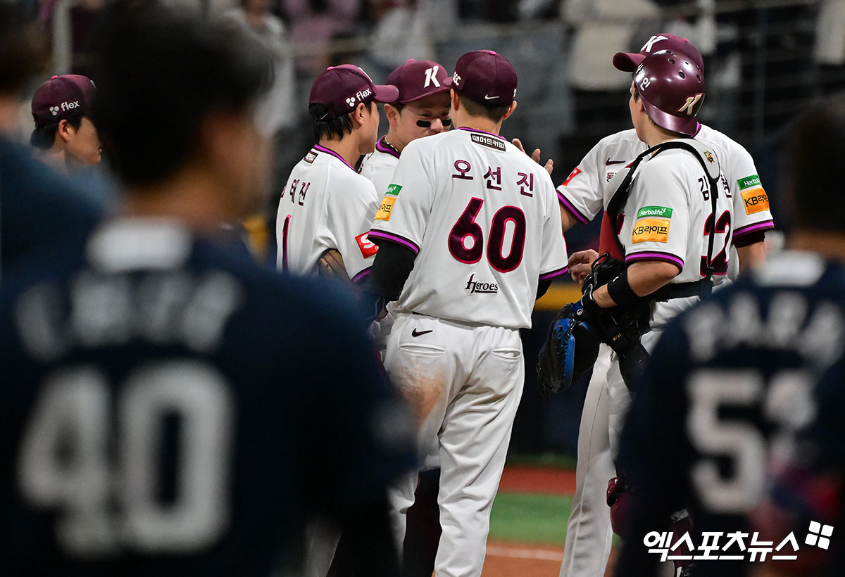 키움과 NC는 16일 울산문수야구장에서 '2025 신한 SOL Bank KBO 리그' 주말 3연전 첫 경기를 치를 예정이었으나 그라운드를 덮은 많은 비로 우천 취소됐다. 양 팀은 17일 오후 2시 더블헤더 1경기에 나선다. 엑스포츠뉴스 DB