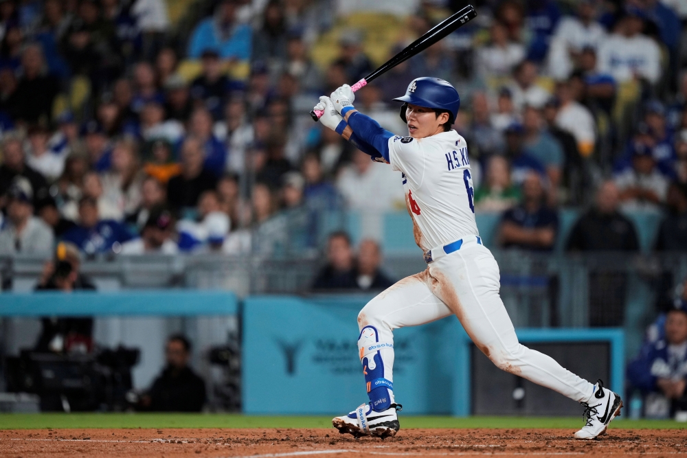 LA 다저스 김혜성이 17일 미국 캘리포니아주 로스앤젤레스의 다저스타디움에서 열리는 2025 미국프로야구 메이저리그 LA 에인절스와의 홈경기에 9번타자 겸 2루수로 선발 출전한다. 15일, 16일 애슬레틱스전에서 맹활약한 김혜성은 17일 경기에서 3경기 연속 안타를 바라본다. AP 연합뉴스