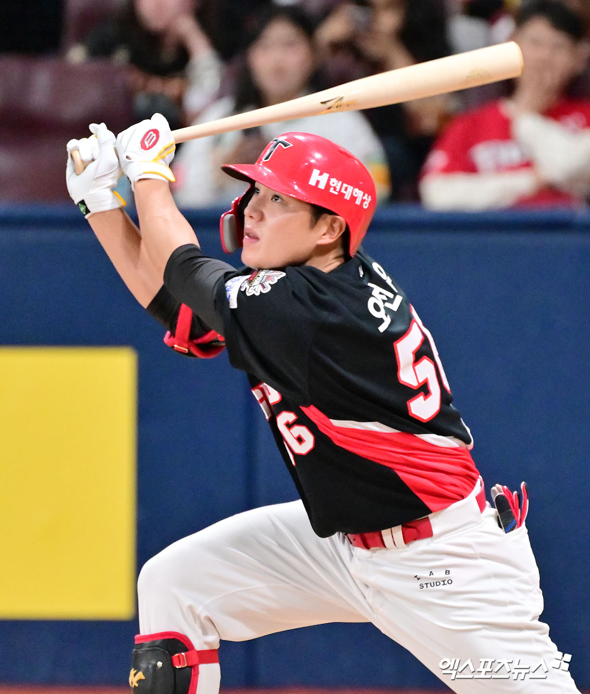 6일 오후 서울 구로구 고척스카이돔에서 열린 '2025 신한 SOL Bank KBO리그' KIA 타이거즈와 키움 히어로즈의 경기, 6회초 2사 KIA 오선우가 좌중간 2루타를 날리고 있다. 엑스포츠뉴스 DB