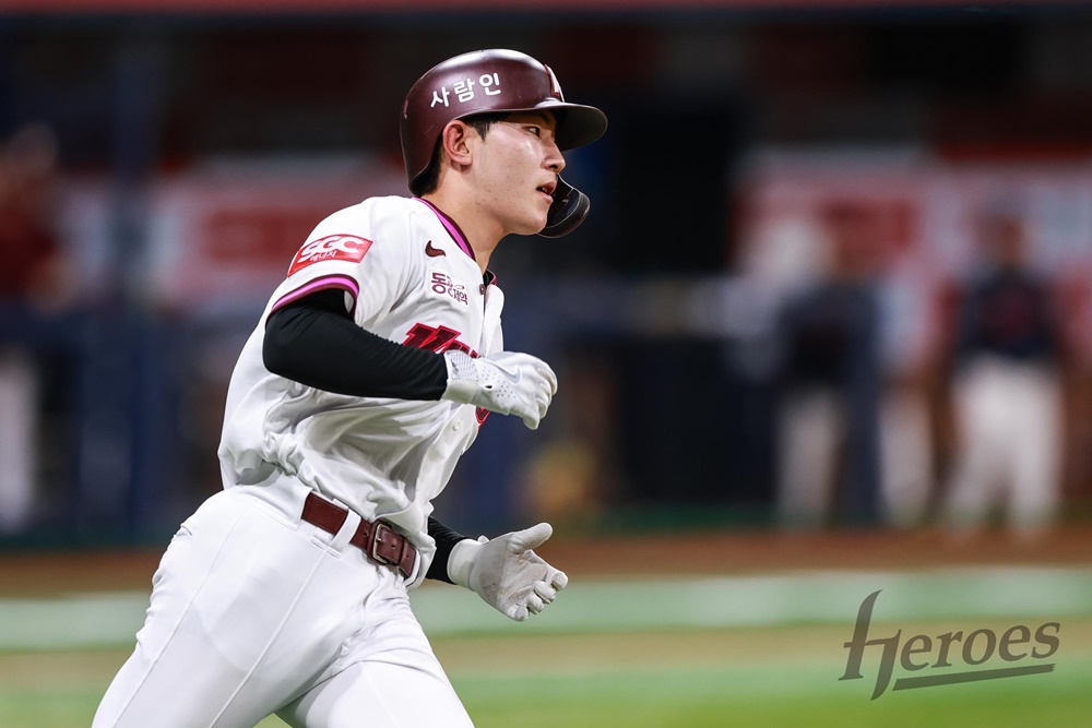 키움 내야수 송지후는 17일 울산문수야구장에서 열릴 '2025 신한 SOL Bank KBO 리그' NC와 더블헤더 1경기를 앞두고 더블헤더 특별 엔트리로 합류해 곧바로 9번타자 2루수로 선발 출전한다. 키움 히어로즈