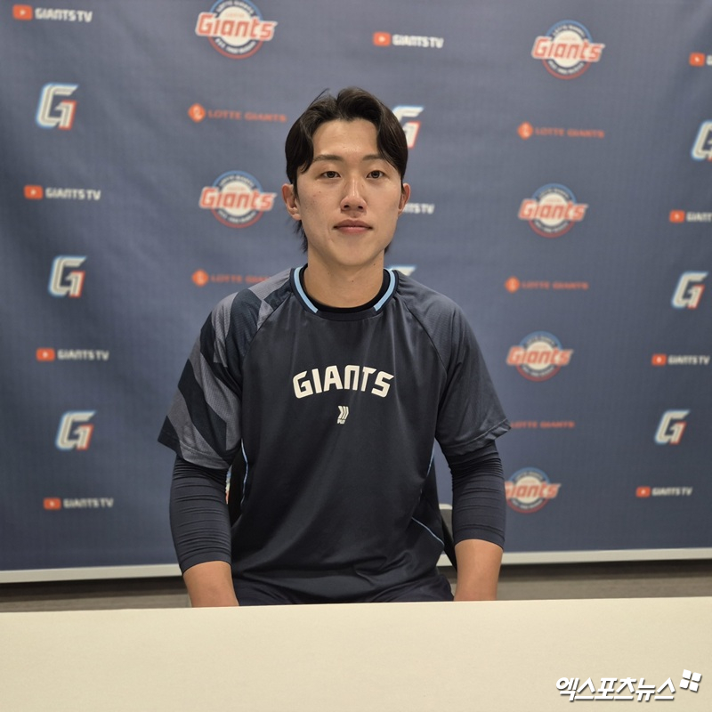 롯데 자이언츠 내야수 전민재가 17일 부산 사직야구장에서 열리는 2025 신한 SOL Bank KBO리그 삼성 라이온즈와의 더블헤더 1차전에 앞서 인터뷰를 진행했다. 사진 엑스포츠뉴스