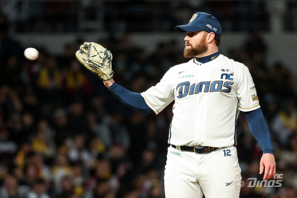 NC 투수 로건은 17일 울산문수야구장에서 열린 '2025 신한 SOL Bank KBO 리그' 키움과 더블헤더 1경기에서 선발 등판했다. 6이닝 1실점(무자책점) 깔끔투로 상대 타선을 깔끔하게 제압했다. NC 다이노스