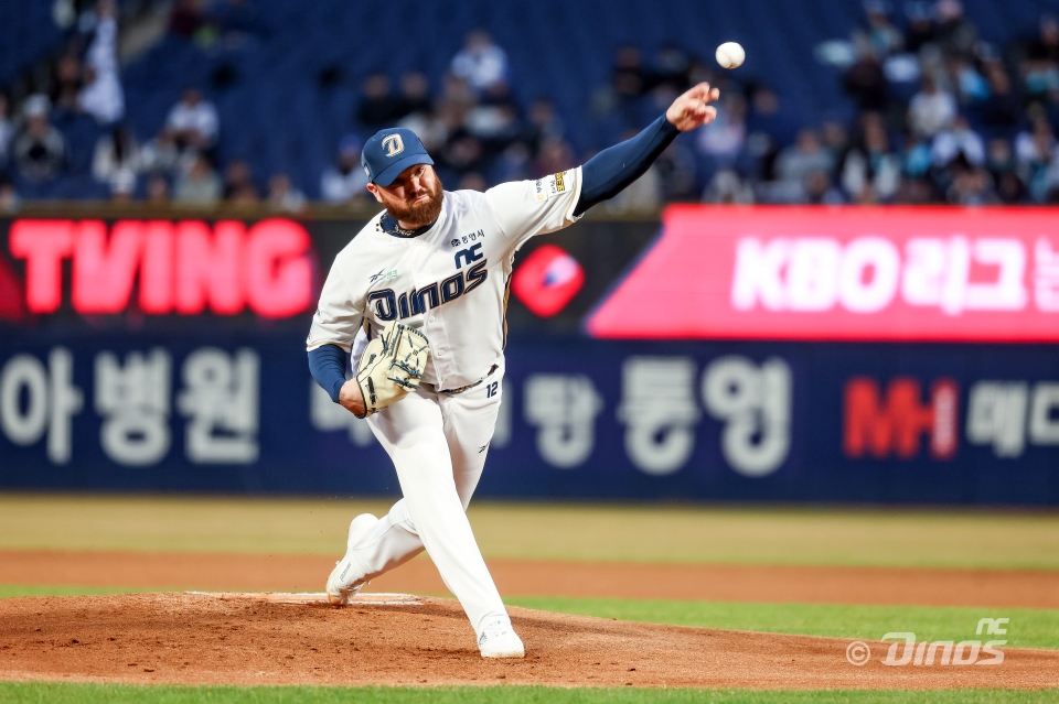 NC 투수 로건은 17일 울산문수야구장에서 열린 '2025 신한 SOL Bank KBO 리그' 키움과 더블헤더 1경기에서 선발 등판했다. 6이닝 1실점(무자책점) 깔끔투로 상대 타선을 깔끔하게 제압했다. NC 다이노스